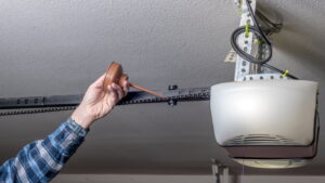 Reducing noise garage door (2)